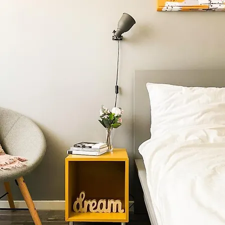 Sunlit Modern With Fast Wifi Self Check In Free Parking *