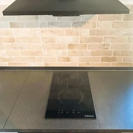 Apartment Sunlit Modern With Fast Wifi Self Check In Free Parking