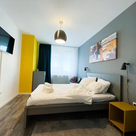 Sunlit Modern With Fast Wifi Self Check In Free Parking Apartment