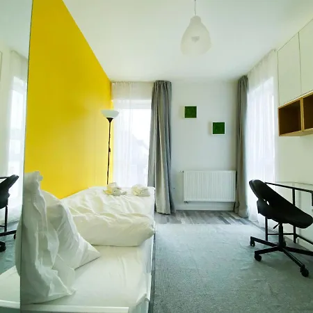 Appartement Sunlit Modern Apartment With Fast Wifi Self Check In Free Parking Braşov