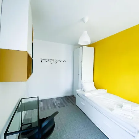 Sunlit Modern With Fast Wifi Self Check In Free Parking Apartment Brașov