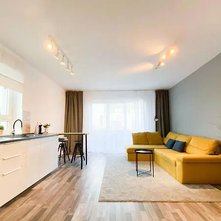 Sunlit Modern With Fast Wifi Self Check In Free Parking *